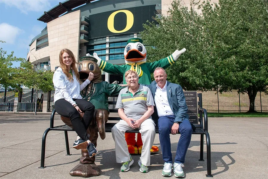 donors and alums with new duck statue