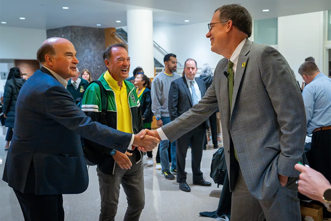 UO President Karl Scholz shaking volunteers' hands