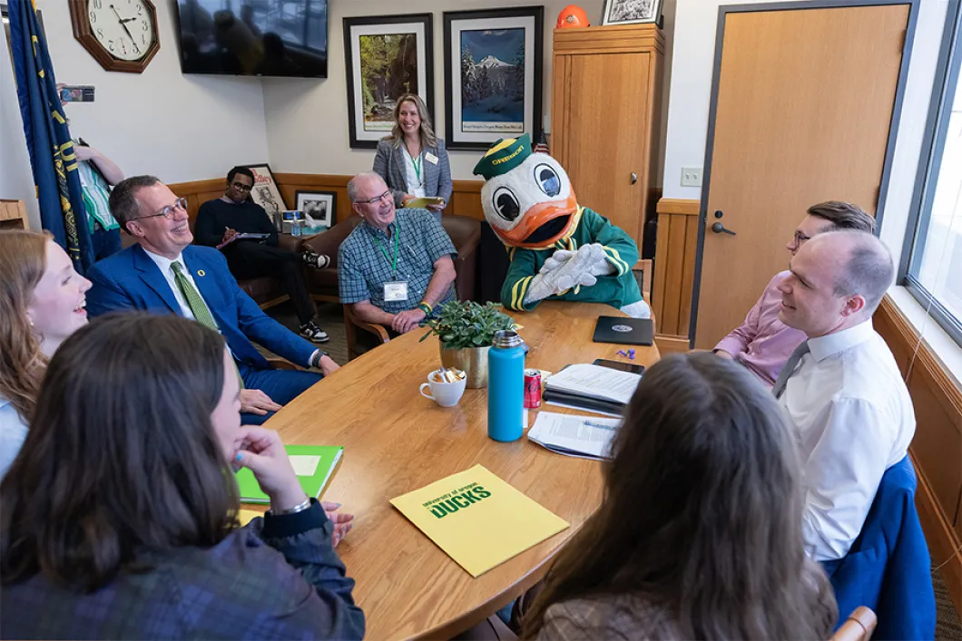 UO staff talking with Oregon legislators