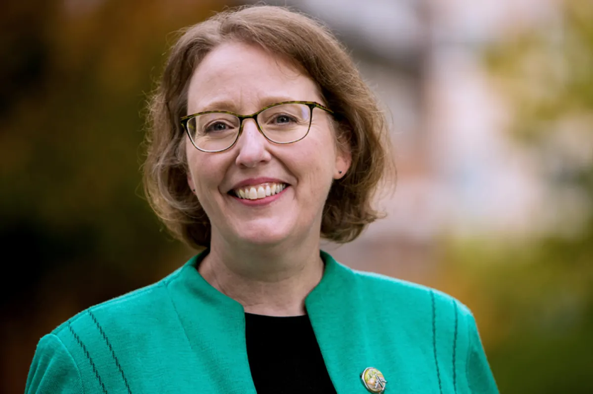 Headshot of Professor Ellen Peters